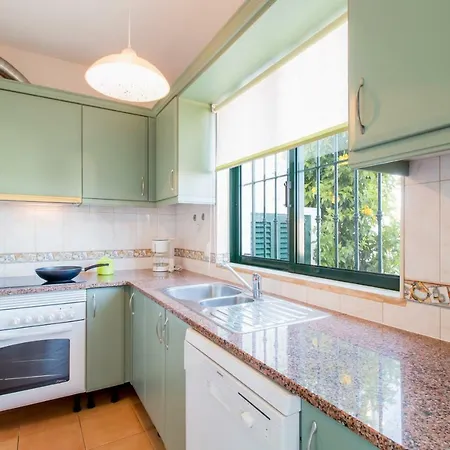 Aqua Marinha In Gale-albufeira Holiday home Patroves