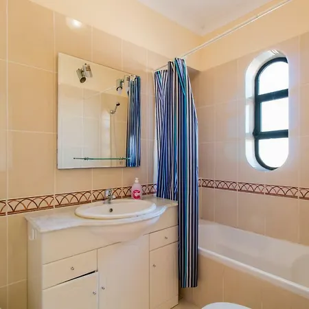 Holiday home Aqua Marinha In Gale-albufeira